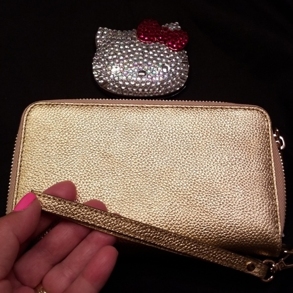 Michael Kors Hayes Multifunction Wristlet - Picture 8 of 8